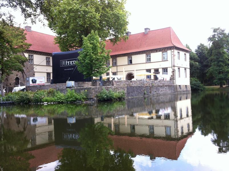 Schloss Strünkede mit Wassergraben